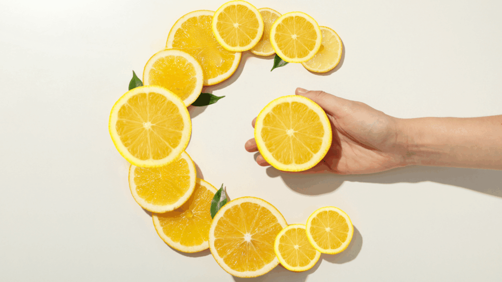 C-vitamiin, sidruni viilud C tähe kujuliselt